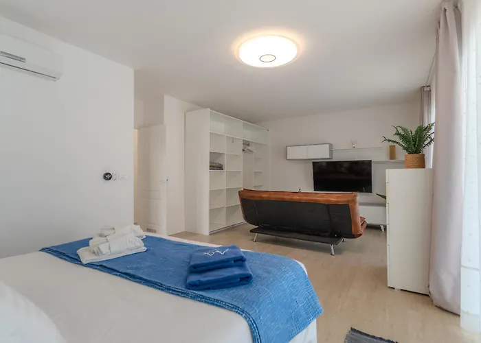 Villa Blanca Callao Salvaje