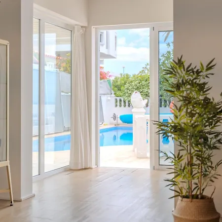Blanca Villa *
