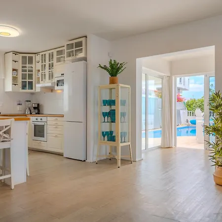 Blanca * Callao Salvaje