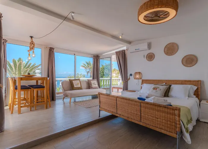 Blanca Villa Callao Salvaje